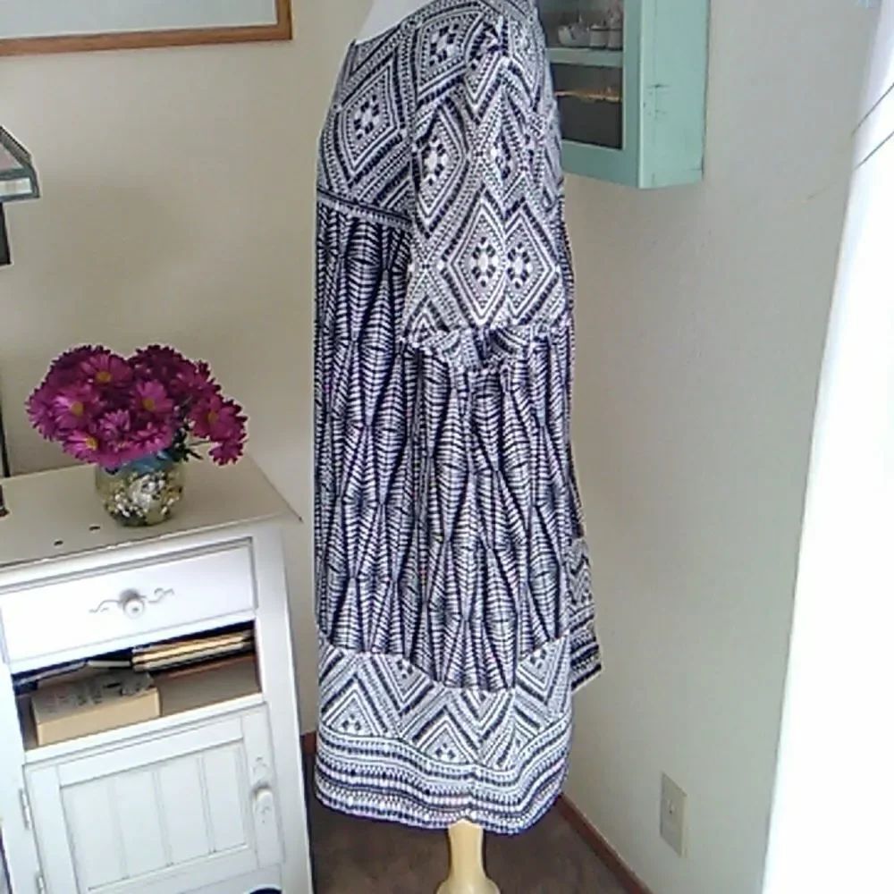 Avon Border Print Shift Dress - Picture 4 of 8